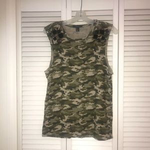 ⭐️ F21 Camo Tank ⭐️